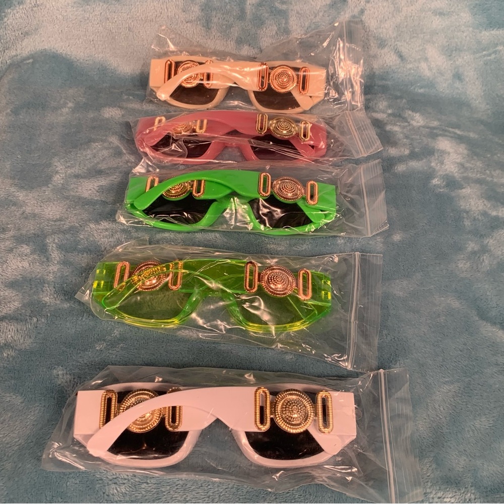 Stylish Sunglasses Set of 5 in Multiple Colors OS Brand NEW!! - Picture 4 of 9